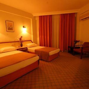 Standard Zimmer mit Kingsize-Bett